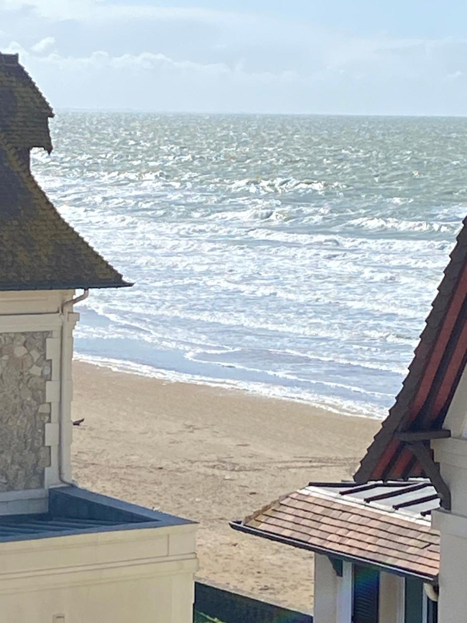 Beau Studio Au Bord De La Mer Блонвил-сюр-Мер Екстериор снимка
